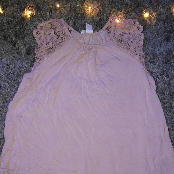 Lace Shoulder light flowy top - Picture 1 of 4